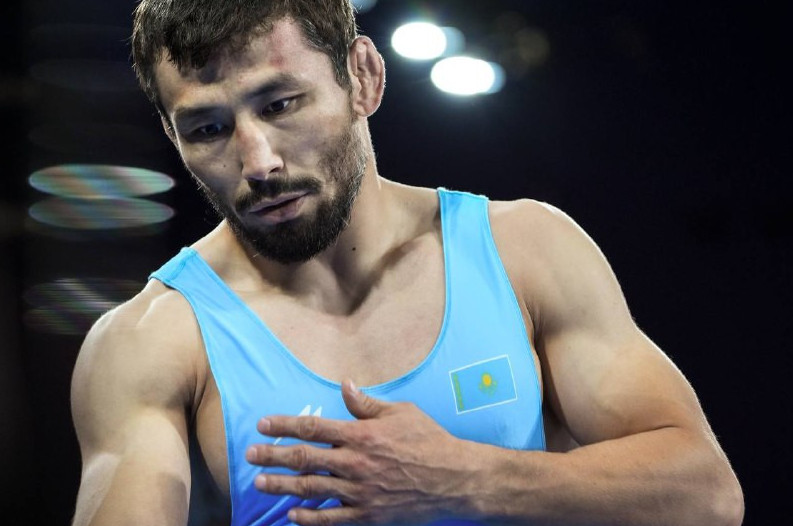 Demeý Jadyraev qyrǵyzdyń bedeldi balýanyn jarys jolynan shyǵardy