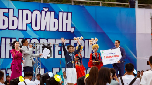 Eldos Smetovke 5 bólmeli penthaýs syılady