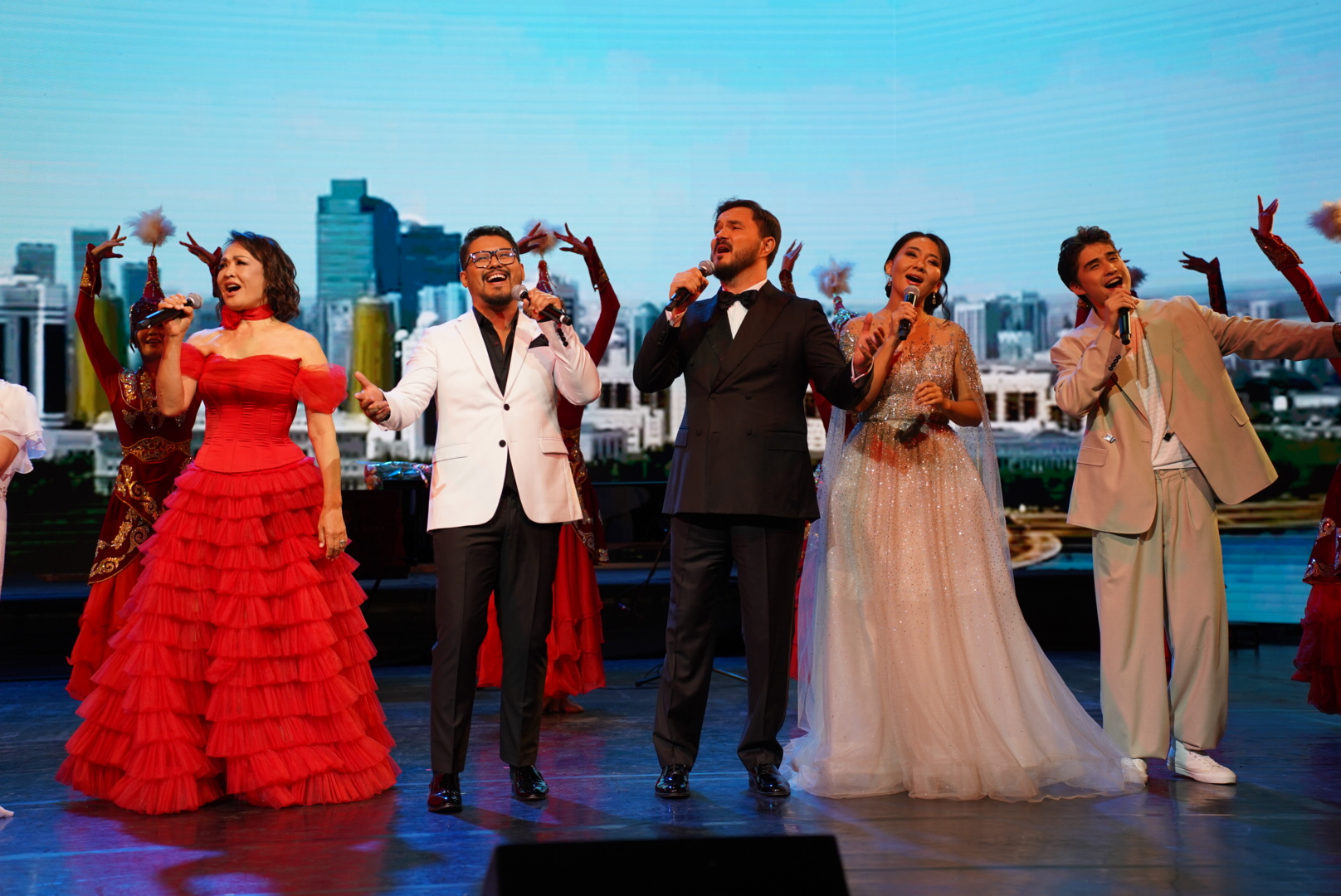 Máskeýdegi myń saltanat