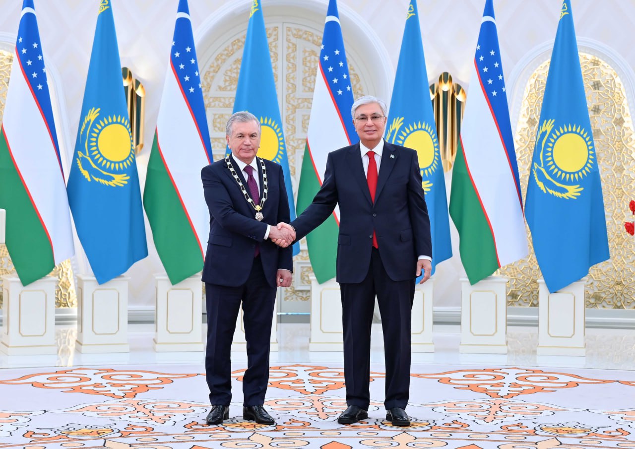 Qasym-Jomart Toqaev Shavkat Mırzııoevti «Altyn Qyran» ordenimen marapattady