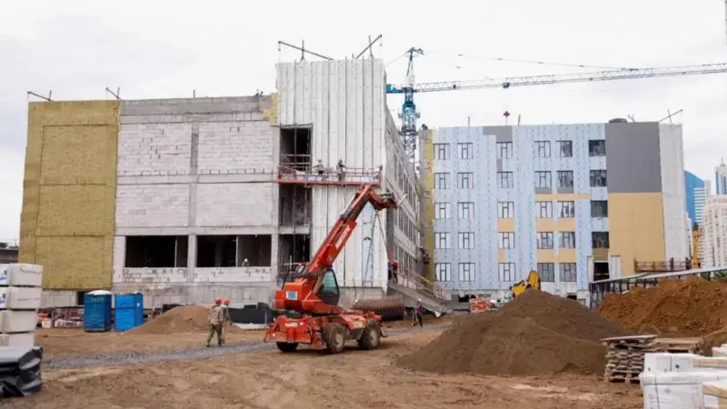 Astana mektep salýdan ozyp tur