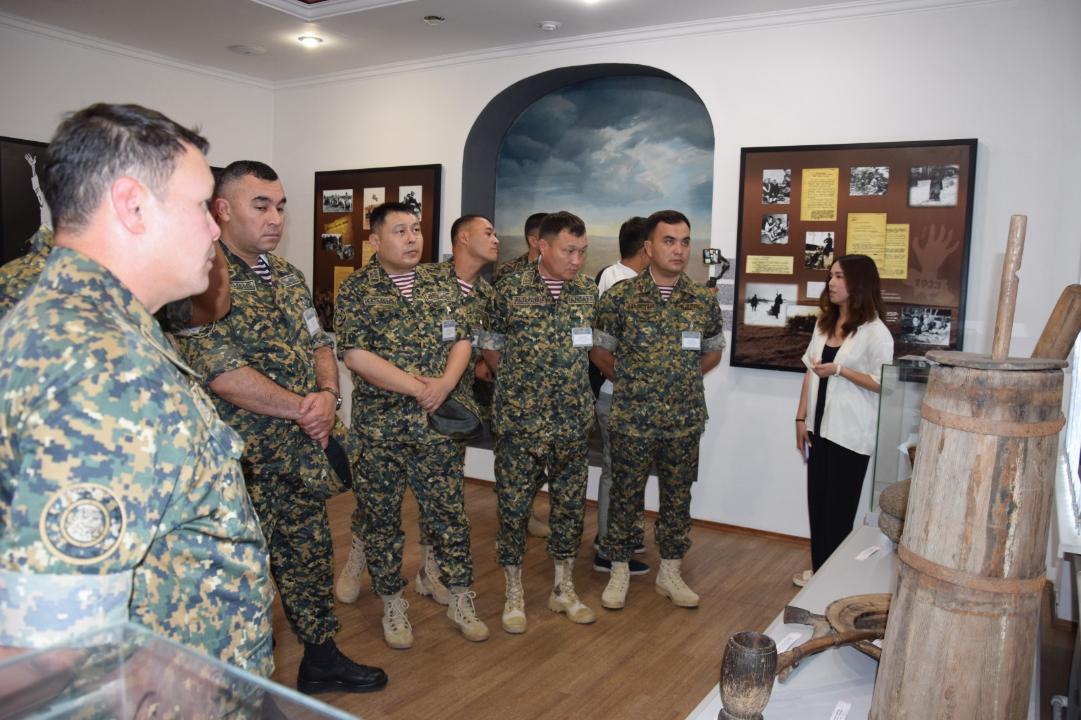 Bilikti tárbıeshi ofıserler