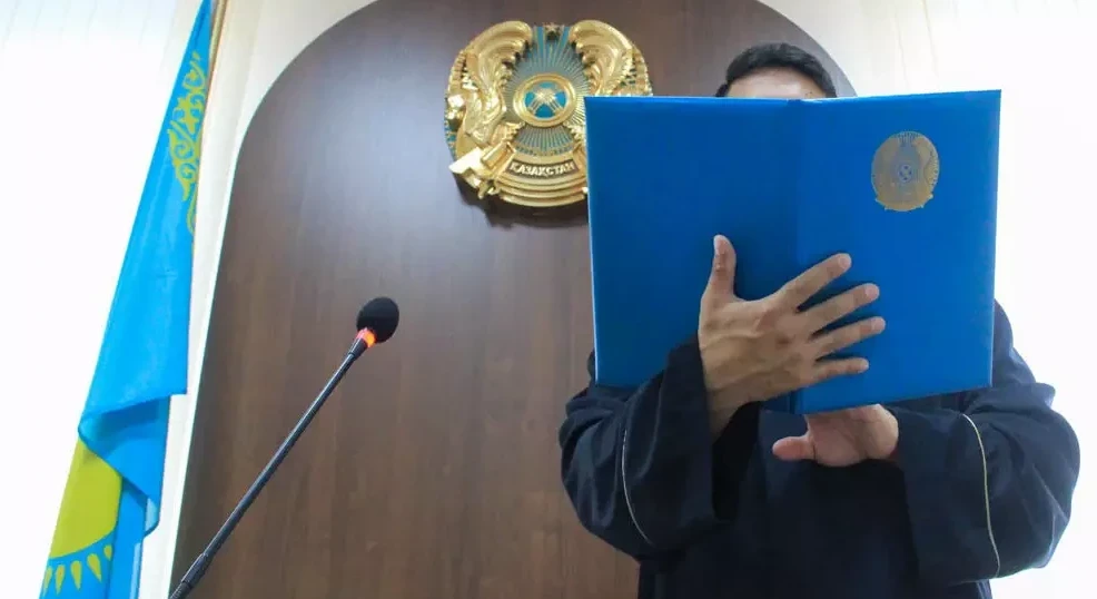 Abaı oblysy kóshi-qon qyzmeti basqarmasynyń bastyǵy sottaldy