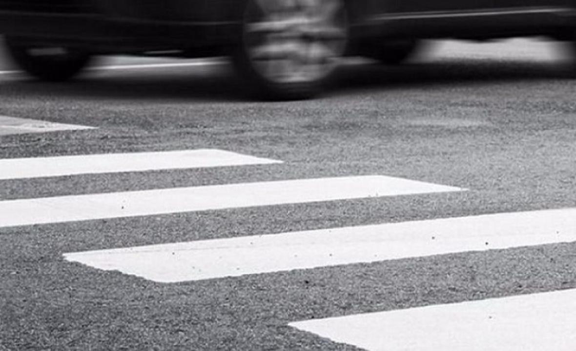 Semeıde júrgizýshi jaıaý júrginshini qaǵyp ketti