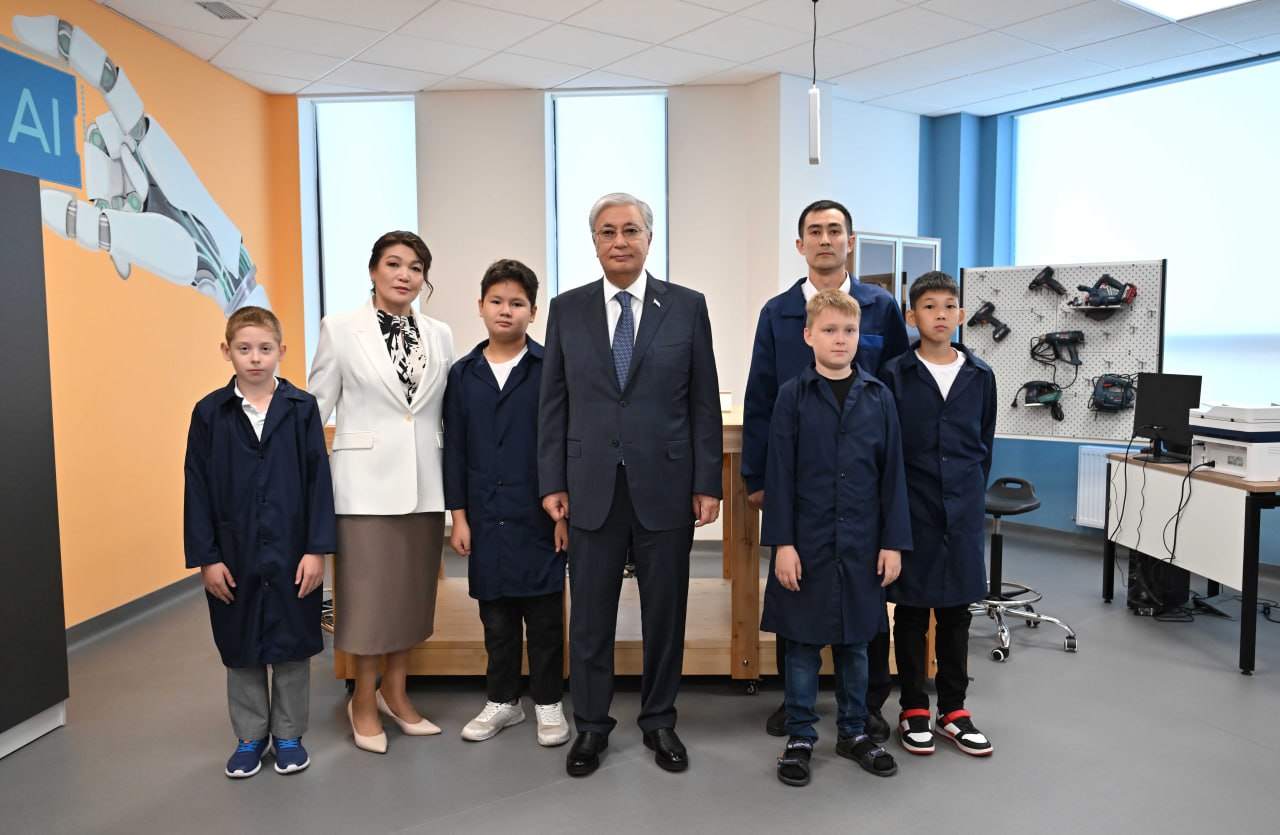 Prezıdent «Káýsar» oqýshylar saraıyn aralap kórdi