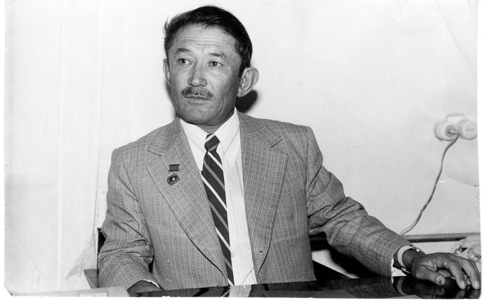 Búgin - Shámshi Qaldaıaqovtyń týǵan kúni