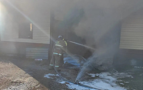 Qaraǵandyda tehnıkalyq qyzmet kórsetý stansııasynda 4 kólik órtenip ketti