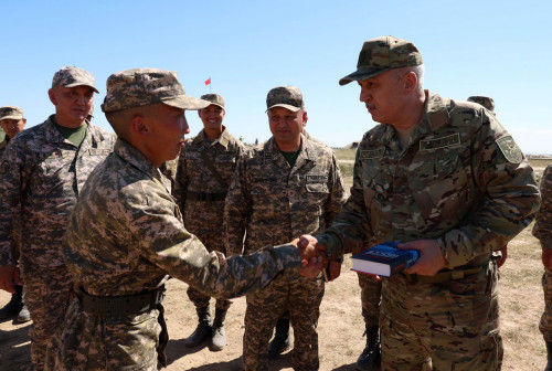 Qorǵanys mınıstri Abaı óńirlik garnızonyna bardy