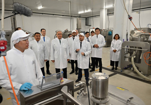 Memleket basshysy jartylaı fabrıkattar óndirisimen tanysty