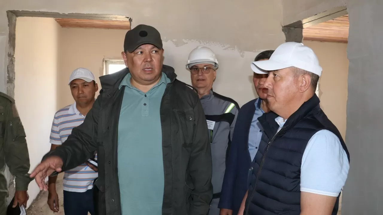 Qanat Bozymbaev qurylys qarqynyn jedeldetýdi tapsyrdy