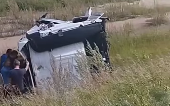 Aqmola oblysynda eki júk kóligi soǵysty: bir adam qaza tapty