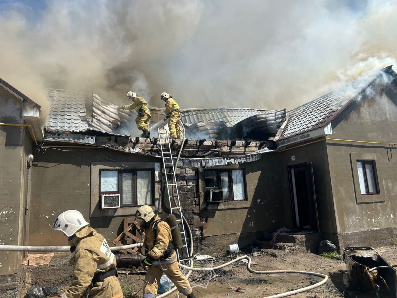 Atyraýda jeke turǵyn úıden órt shyqty