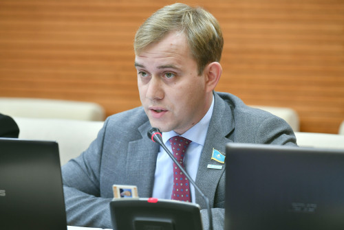 «Kómirmen dem alǵanymyzdy qalamaımyn»: Depýtat Qaraǵandy oblysynyń jaı-kúıin aıtty