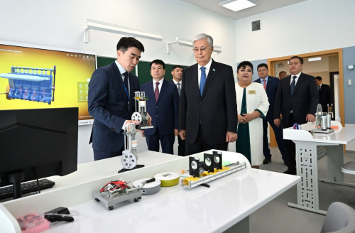 Prezıdent Astanadaǵy birqatar jańa mektepti aralap kórdi