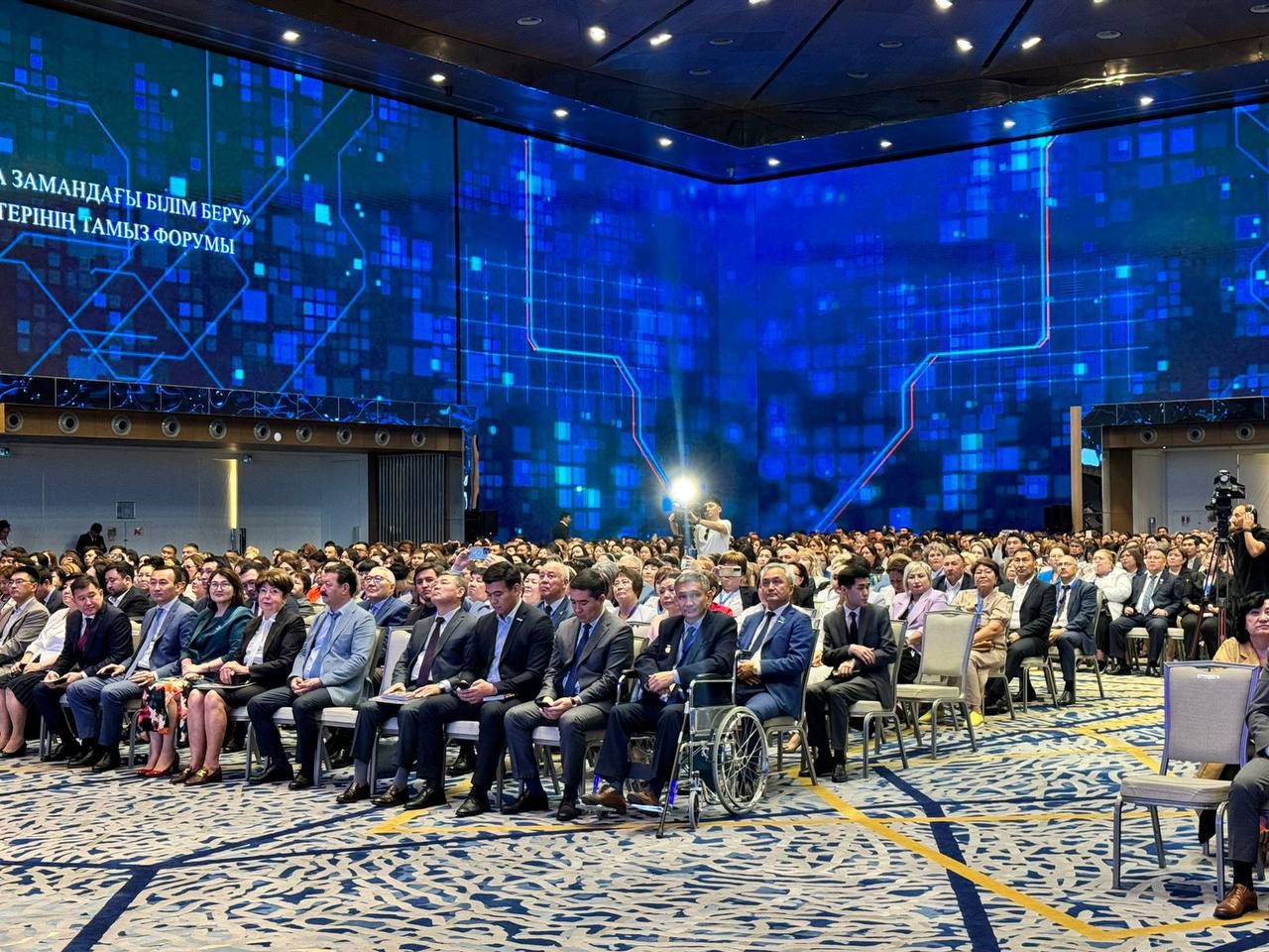 Pedagogterdiń respýblıkalyq tamyz sammıti bastaldy