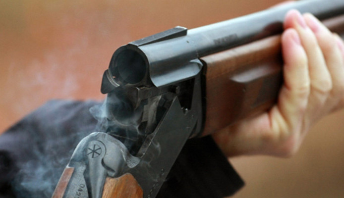 Qyrǵyzstanda er adam tanysyn óltirip, keıin ózine qol jumsaǵan