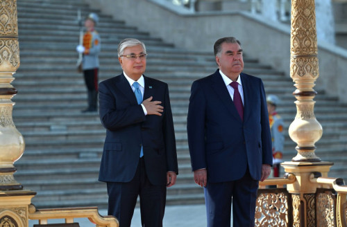 Qasym-Jomart Toqaevty Tájikstan Prezıdenti «Qasrı Mıllat» saraıynda qarsy aldy
