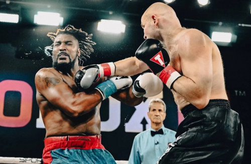 Ivan Dychko qarsylasyn nokaýtqa túsirdi