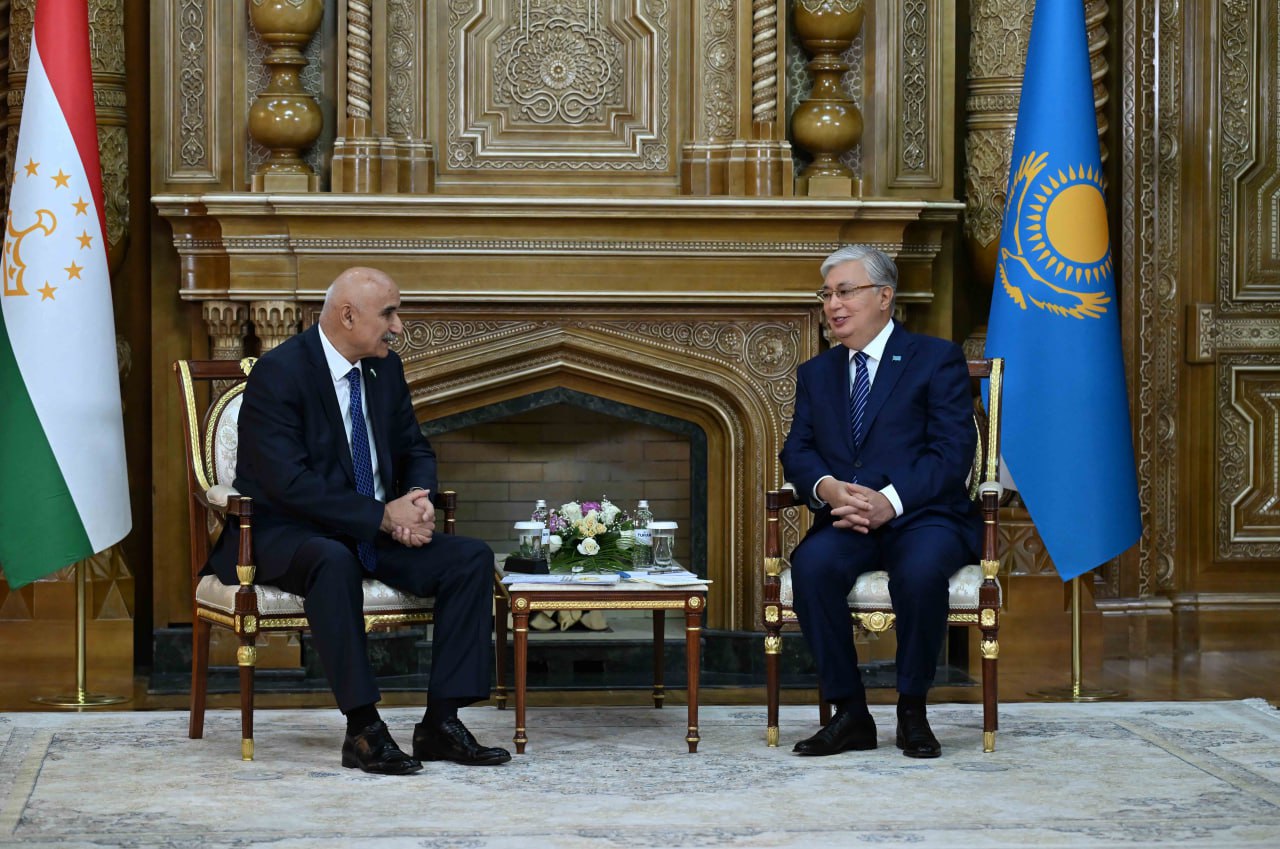 Qasym-Jomart Toqaev Mahmadtoır Zokırzodamen kezdesti