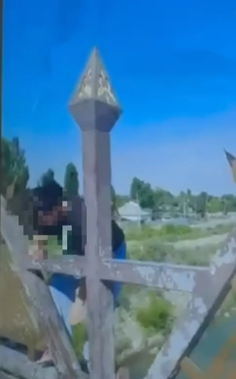 Tarazda polıseıler kópirden sekirmek bolǵan áıeldi qutqaryp qaldy