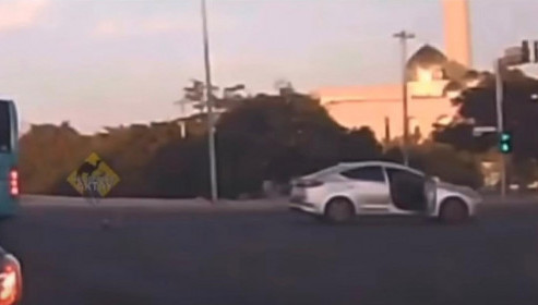 Sábı júrip bara jatqan kólikten qulaǵan: Júrgizýshiniń kim ekeni anyqtaldy