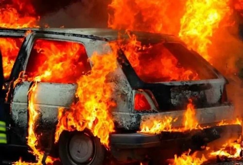 Aqtóbede 10 jastaǵy qyz kólik ishinde órtenip ketti