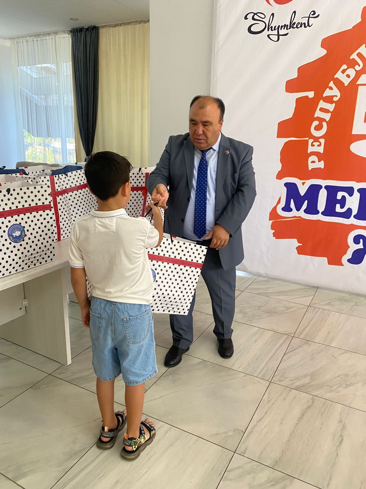 Etnomádenı birlestikterdiń kómegi