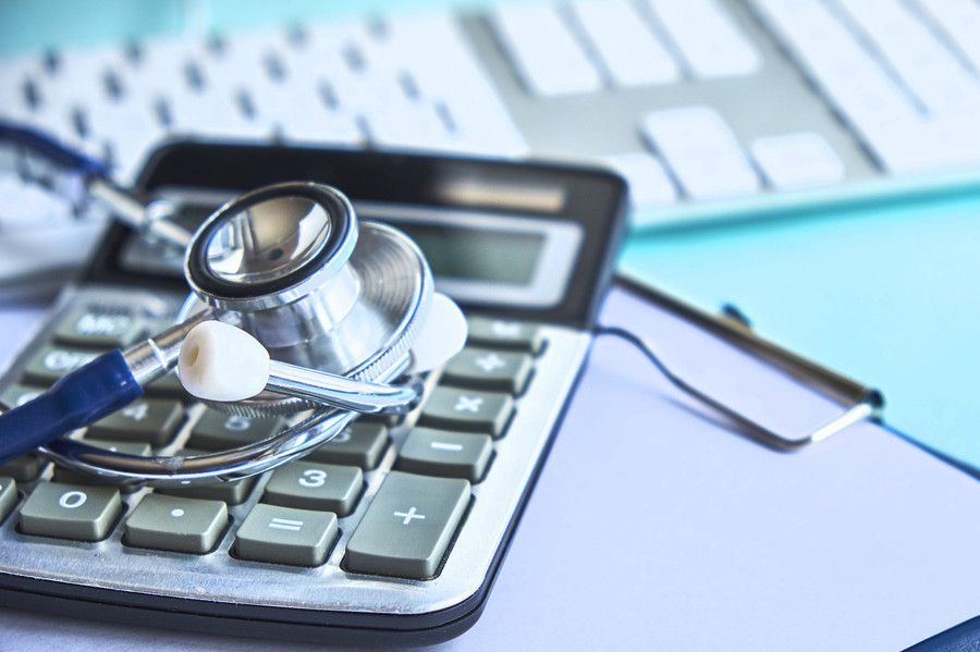 Medısına salasyna bólingen 3,3 trıllıon teńgeniń nátıjesi  kórinip jatqan joq - Prezıdent