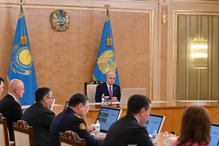 Prezıdent V Dúnıejúzilik kóshpeliler oıyndaryna daıyndyq jóninde keńes ótkizdi