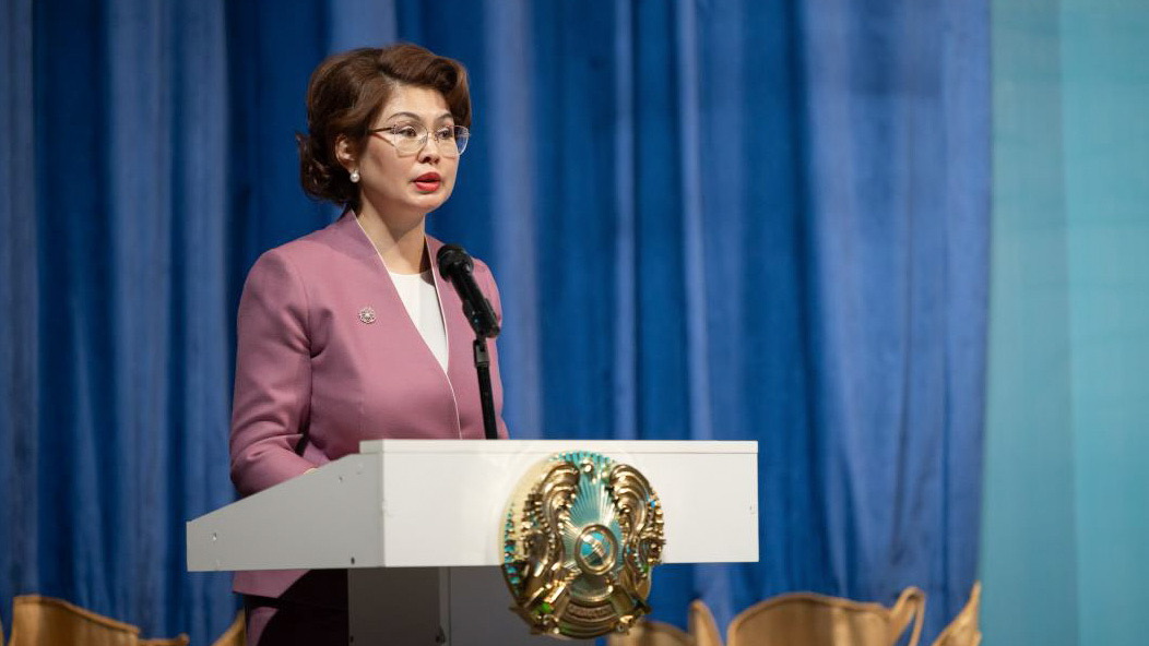 Air Astana qyzmetkeri Bıbigúl Tólegenovany ushaq bortyna kirgizbeı qoıǵan. Mınıstr málimdeme jasady