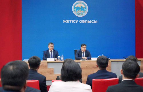 Darhan Jazyqbaı Jetisý oblysynyń turǵyndarymen kezdesti