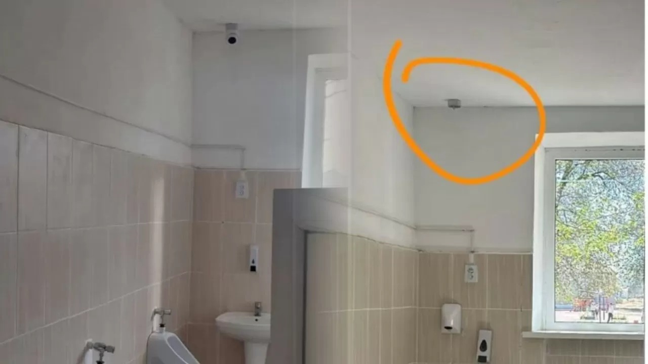 Atyraý oblysynda mektep dırektory erlerge arnalǵan dárethanaǵa beınekamera ornatqan