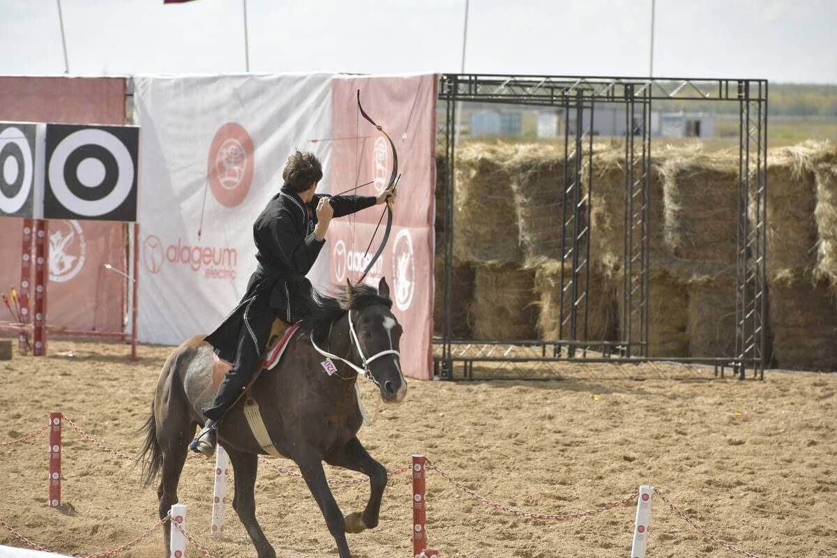 Astanada Kóshpeliler oıyndarynyń alǵashqy jarysy ótip jatyr