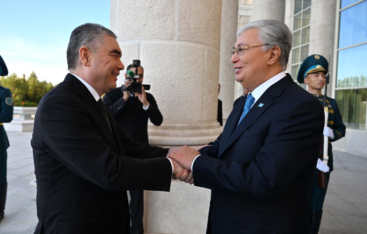 Memleket basshysy Túrikmenstan Halk Maslahatynyń tóraǵasy Gýrbangýly Berdimuhamedovpen kezdesti