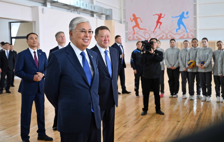 Qasym-Jomart Toqaev Qostanaıdaǵy dene shynyqtyrý-saýyqtyrý keshenin aralap kórdi