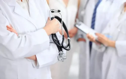 Jetisý oblysynda múgedekterdiń quqyǵyn buzǵan medısına qyzmetkerleri  jaýapqa tartyldy