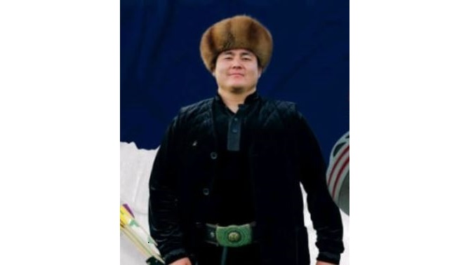 Sadaqshylar bir «kúmis» bir «qola» enshiledi