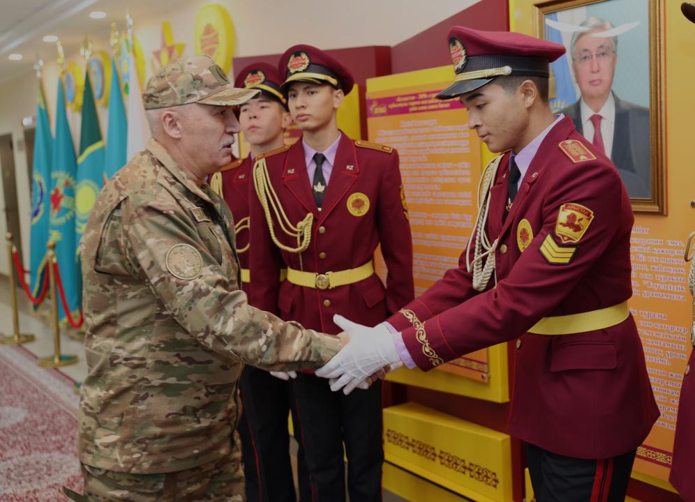 Áskerı lıseıdegi tálimdi dáris