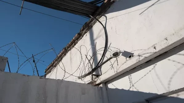 Shymkentte qurylys ornynda áriptesin óltirgen er adam 13 jylǵa sottaldy