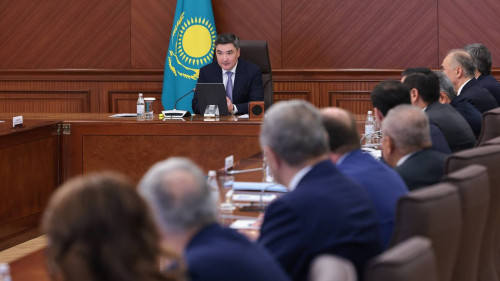 Oljas Bektenov iri bıznes ókilderimen kezdesti