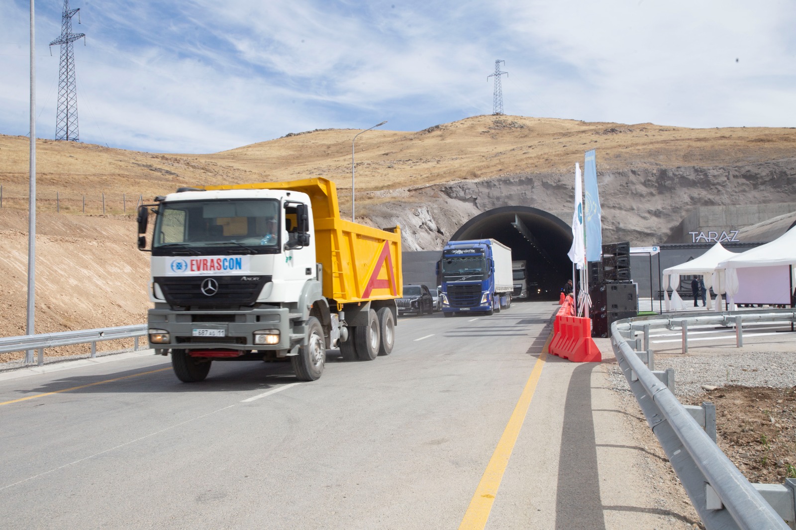 Eń uzyn týnnel paıdalanýǵa berildi