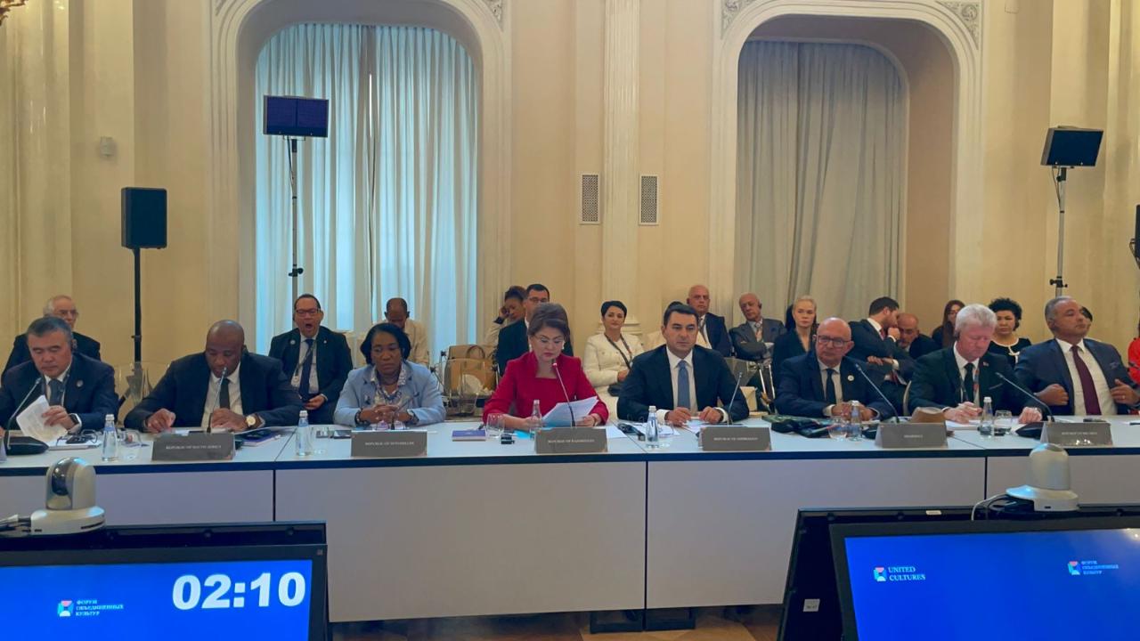 Halyqaralyq mádenı forýmǵa qatysty