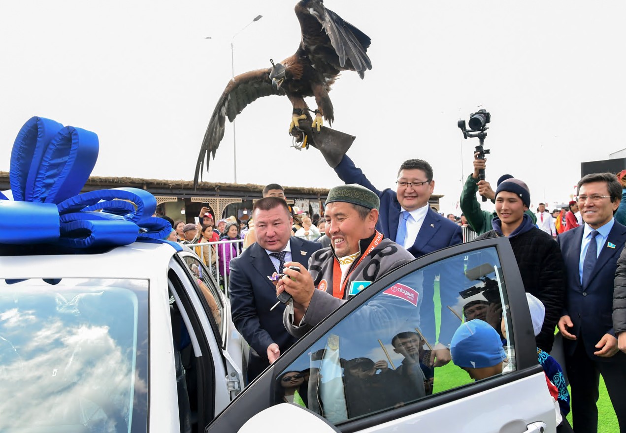 Qyran qustyń qanaty jazylǵanda...