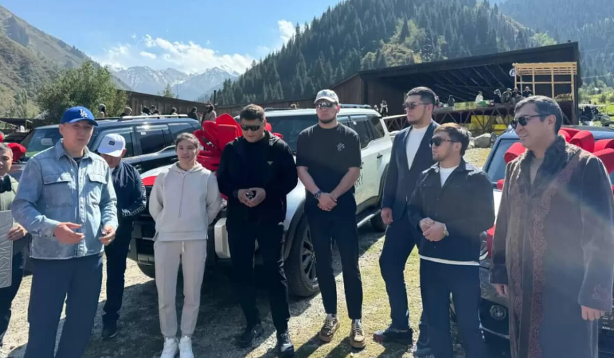 Smetovke, Qyzaıbaıǵa, aǵaıyndy Oralbaılarǵa kásipkerler taǵy kólik mingizdi