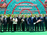 "Almaty qalasynyń qurmetti azamaty" ataǵy kimderge berildi?