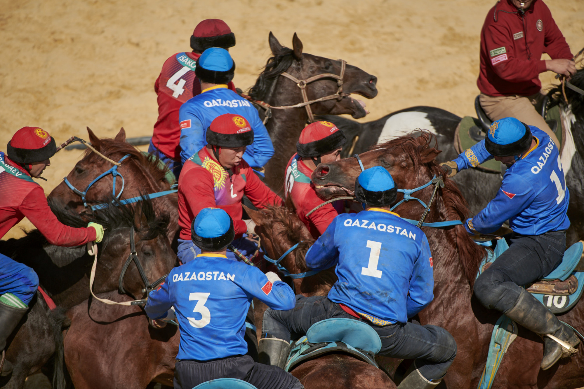 Kóshpeliler oıyndaryna qansha jylqy qatysqan