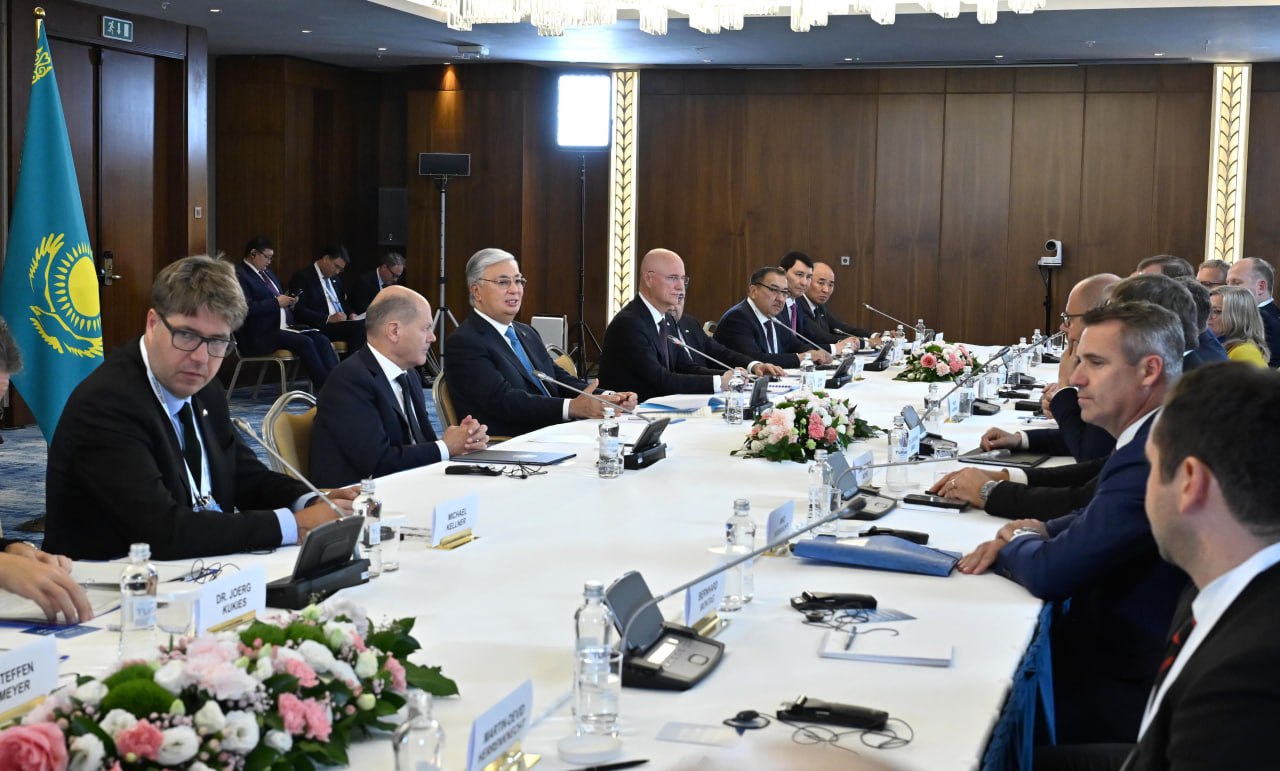 Prezıdent Germanııanyń iri bıznes ókilderimen kezdesti