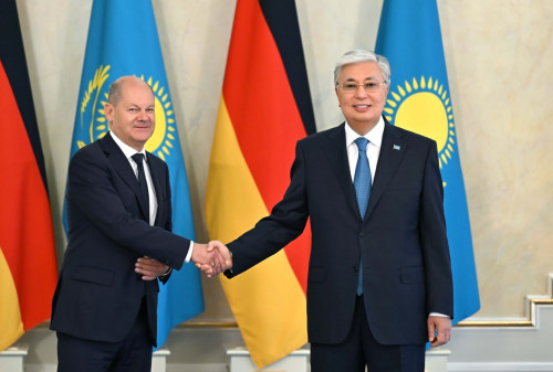 Qasym-Jomart Toqaev pen Olaf Shols shaǵyn quramda kelissóz júrgizdi