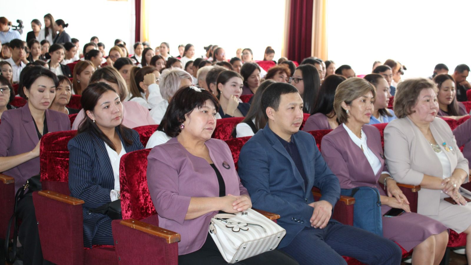 Sala sarapshylary stýdenttermen kezdesti