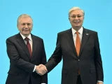 О́zbekstan Prezıdenti Shavkat Mırzııoev Astanaǵa keldi